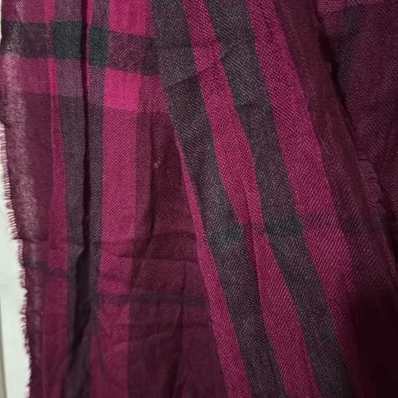 Burberry Scarf - Picture 4 of 10